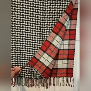 TALBOTS Reversible scarf Red plaid and Houndstooth 76 x 22